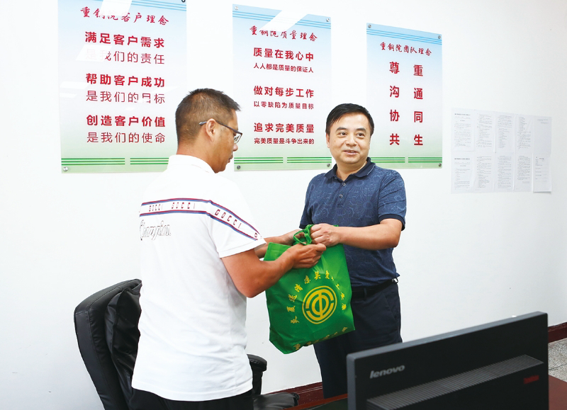 管朝晖慰问bifa必发院职工